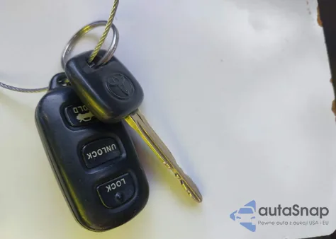 2005 Toyota Camry Le z USA, uszkodzony, nr VIN 4T1BE32K75U947672